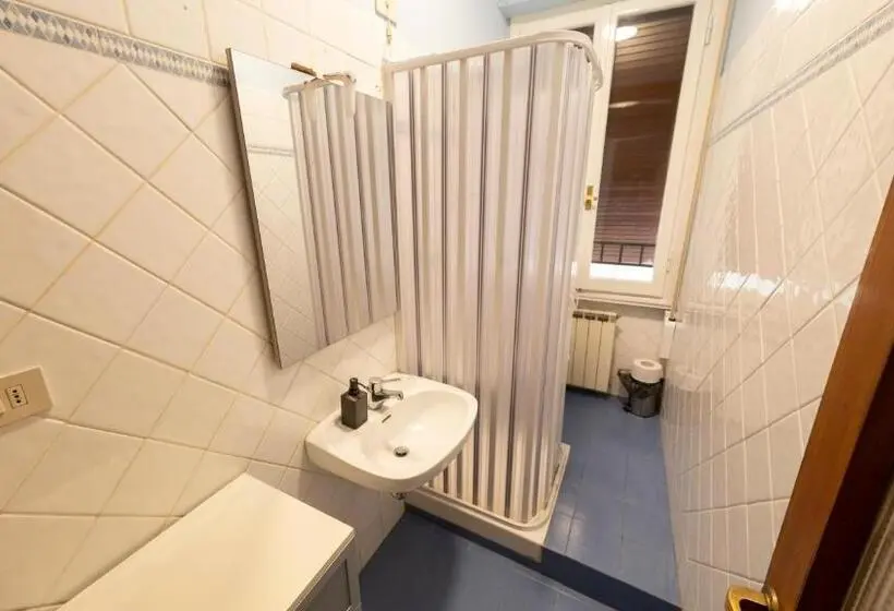 تختخواب در اتاق مشترک, The Homestay   Arezzo