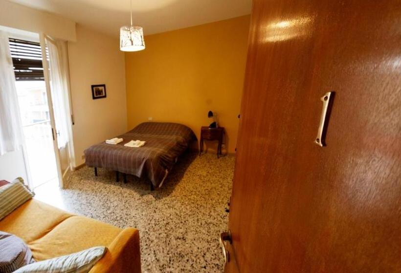 اتاق کلاسیک سه تخته, The Homestay   Arezzo