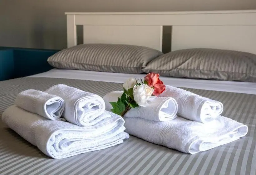 اتاق لوکس با بالکن و چشم‌انداز دریا, Guest House Nonnolorè