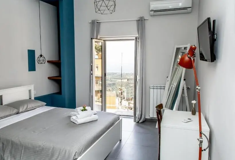اتاق لوکس با بالکن و چشم‌انداز دریا, Guest House Nonnolorè
