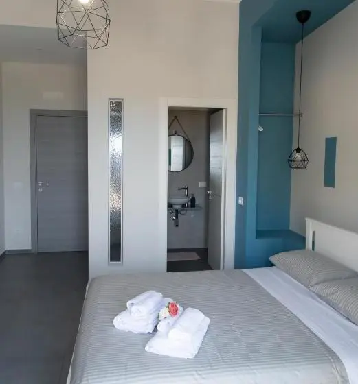 اتاق لوکس با بالکن و چشم‌انداز دریا, Guest House Nonnolorè