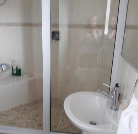 经济房, Joans Place