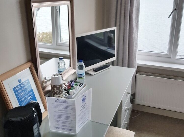 四人标准间, Ferry House Inn