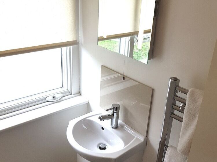 标准间, Ferry House Inn