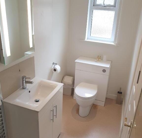 四人标准间, Ferry House Inn