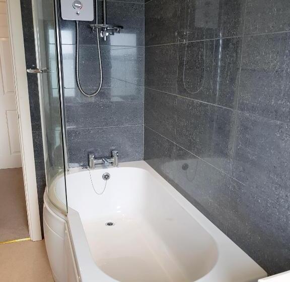 四人标准间, Ferry House Inn