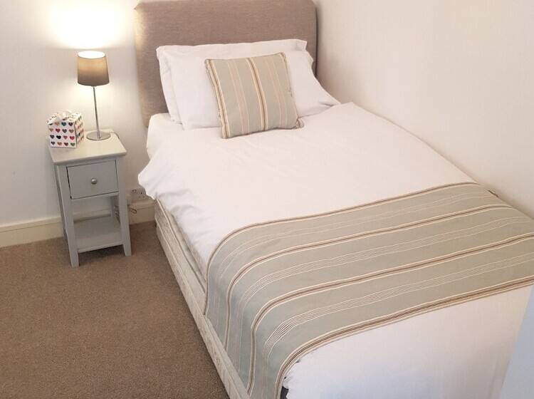 四人标准间, Ferry House Inn