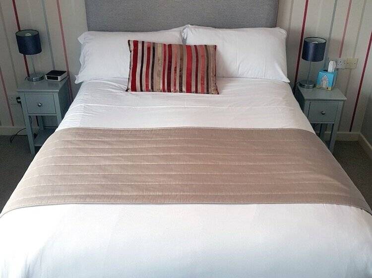 四人标准间, Ferry House Inn