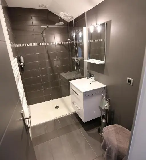 Standard Neljän Hengen Huone, Le Bord De Sèvre