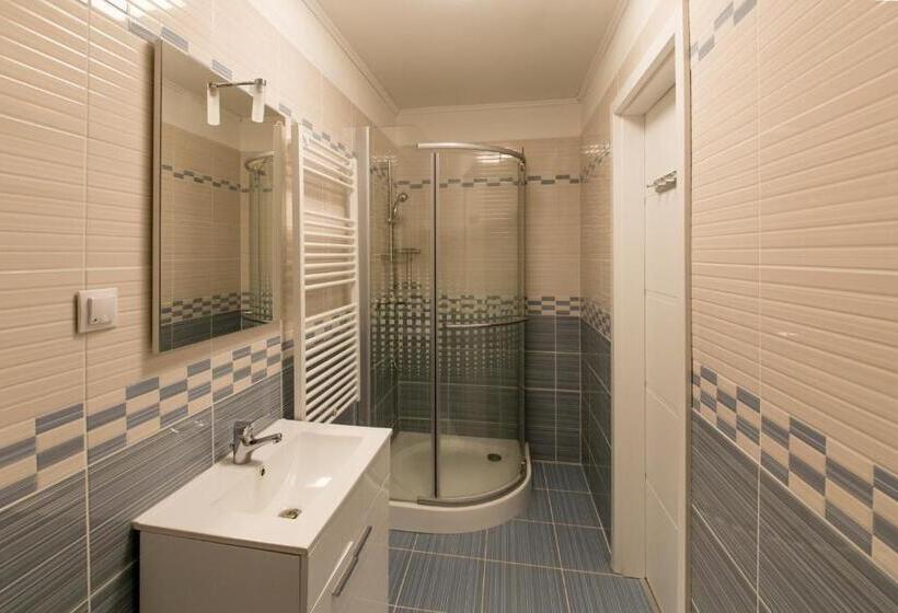 Номер Стандарт Вид на Сад, Kukoricza Hacienda