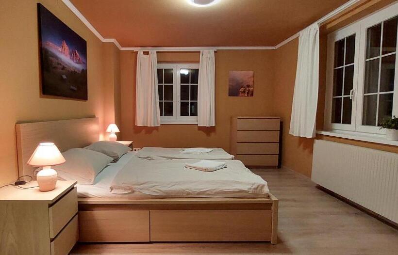 Номер Стандарт Вид на Сад, Kukoricza Hacienda