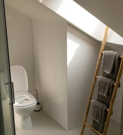 スイート, Treehouse Apartments