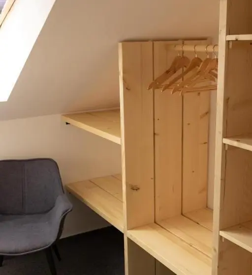 スイート, Treehouse Apartments