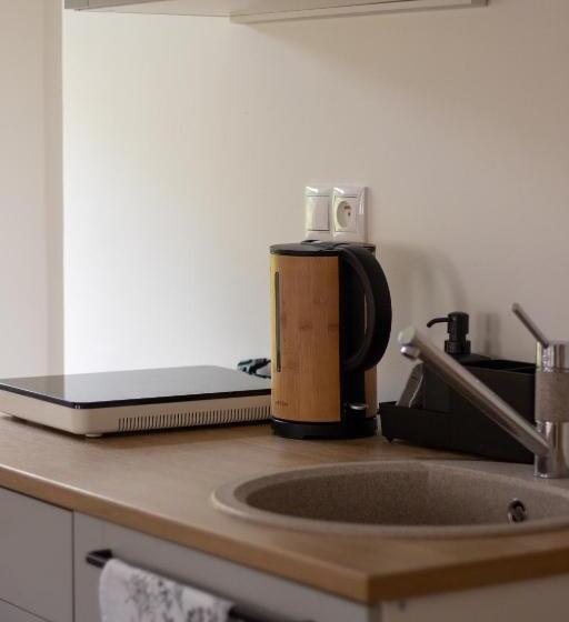 جناح, Treehouse Apartments