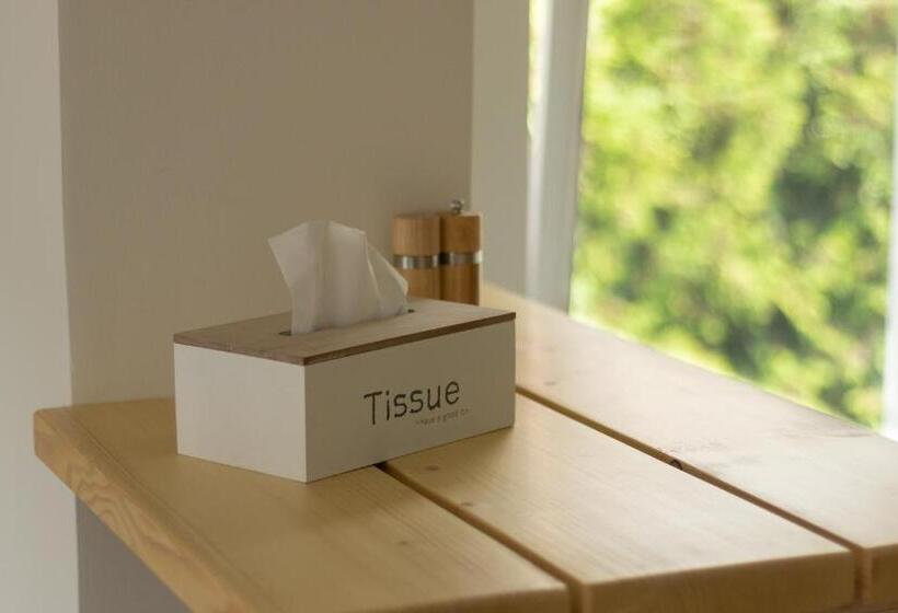 جناح, Treehouse Apartments