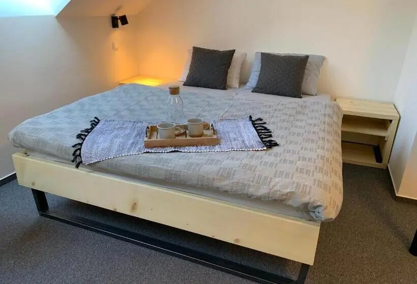 １ベッドルームアパートメント, Treehouse Apartments