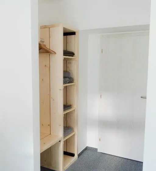 １ベッドルームアパートメント, Treehouse Apartments