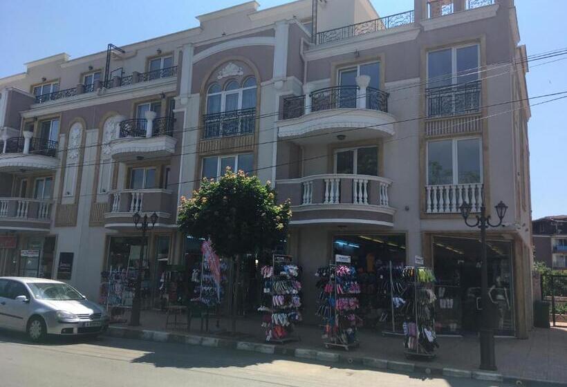 סוויטה משפחתית, Vase Apartments