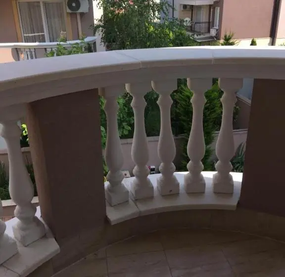 テラス付き１ベッドルームアパートメント, Vase Apartments