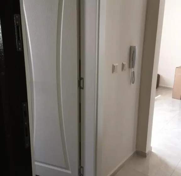 バルコニー付き１ベッドルームアパートメント, Vase Apartments