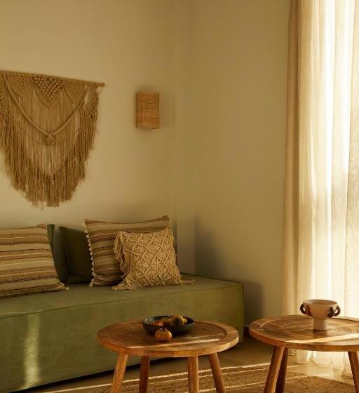 套房配有游泳池, Absolute Kiotari Resort