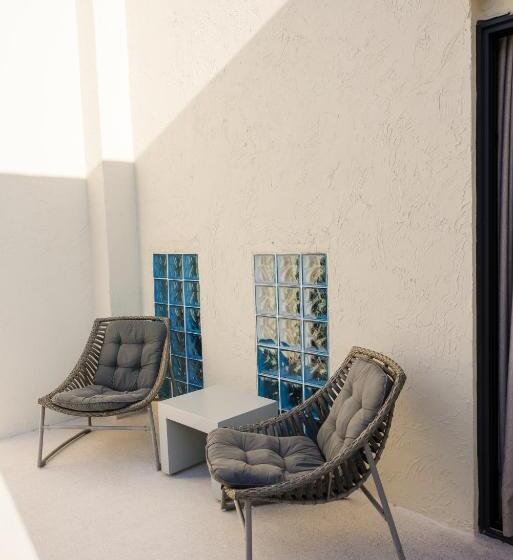 テラス付スイート, Bitez Corner Boutique