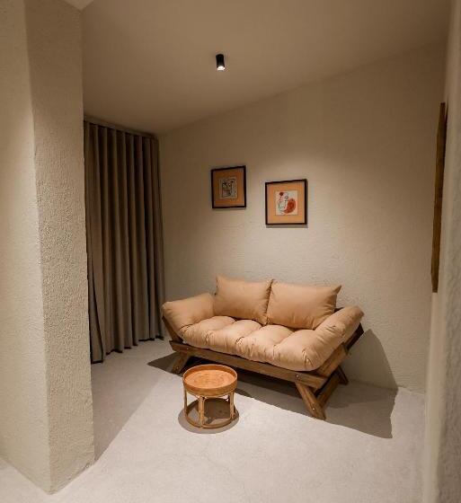 テラス付スイート, Bitez Corner Boutique