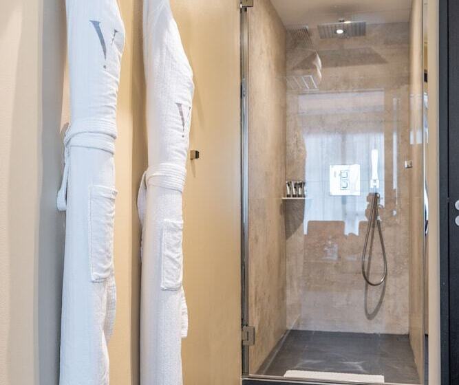 اتاق لوکس, Five Seas By Inwood Hotels