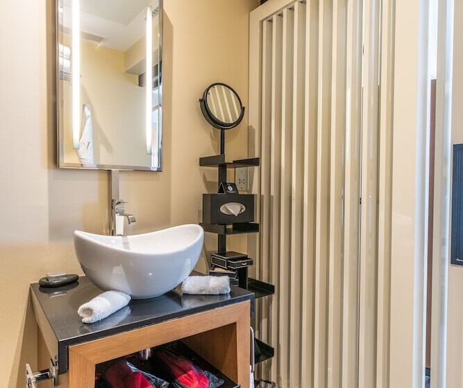 اتاق لوکس, Five Seas By Inwood Hotels