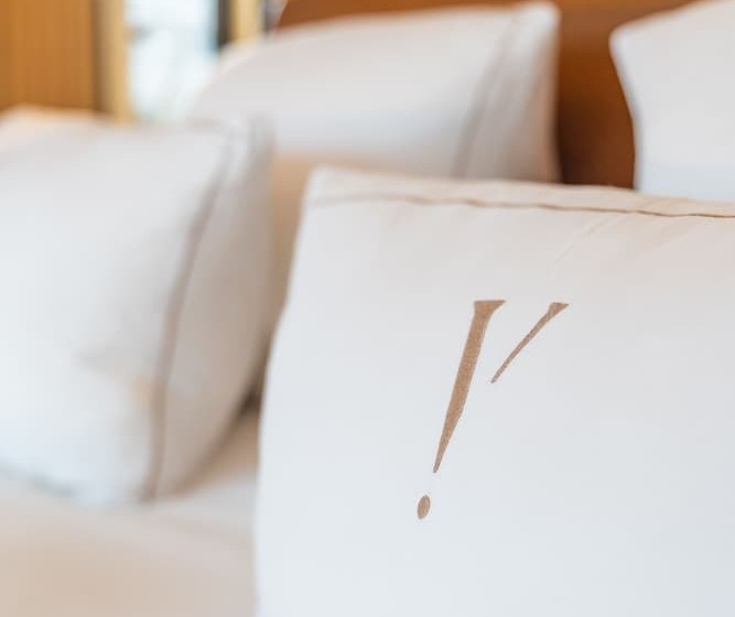 اتاق لوکس, Five Seas By Inwood Hotels