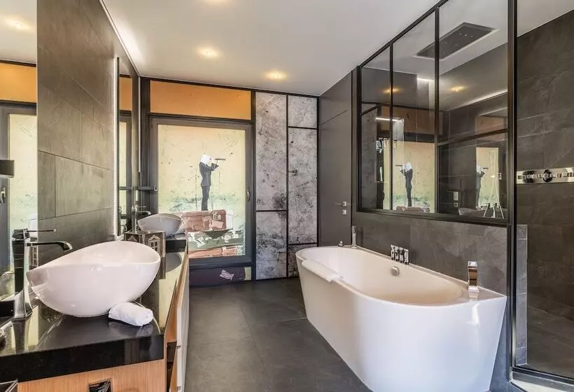 テラス付スイート, Five Seas By Inwood Hotels