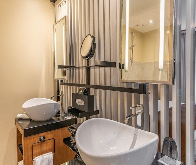 اتاق سوپریور, Five Seas By Inwood Hotels