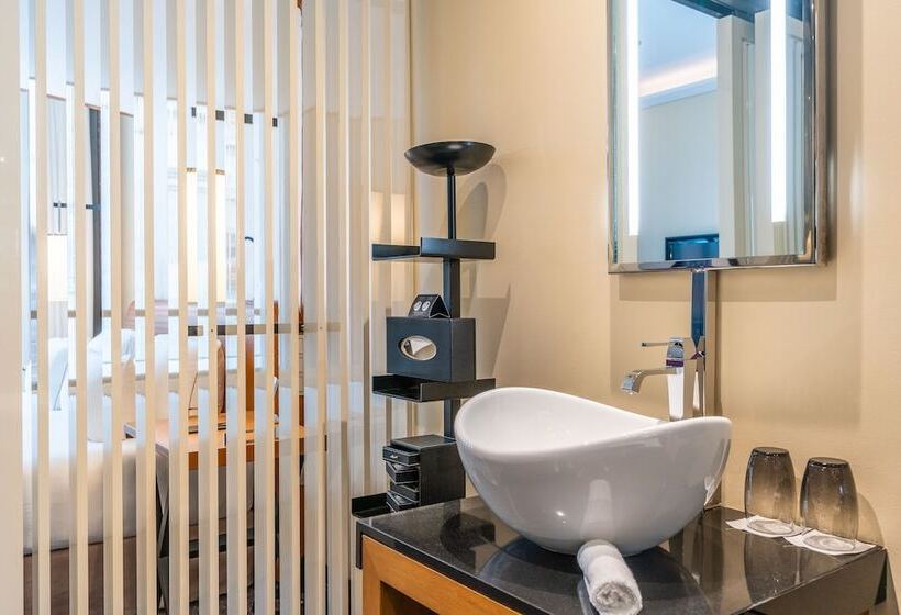 اتاق اجرایی, Five Seas By Inwood Hotels