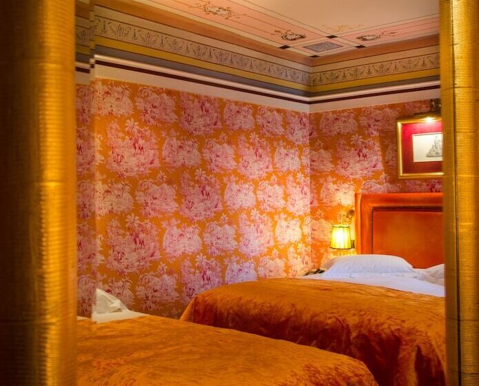 Номер Стандарт Трехместный, Maison Grecque Hotel Extraordinaire