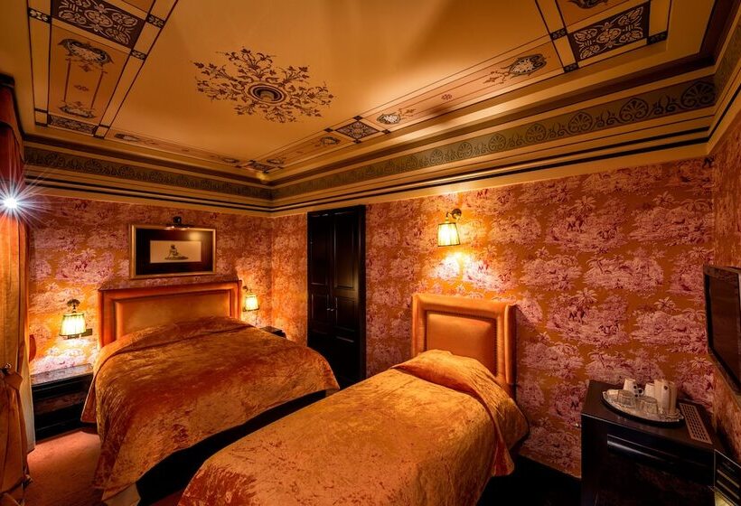 غرفة قياسية ثلاثية, Maison Grecque Hotel Extraordinaire