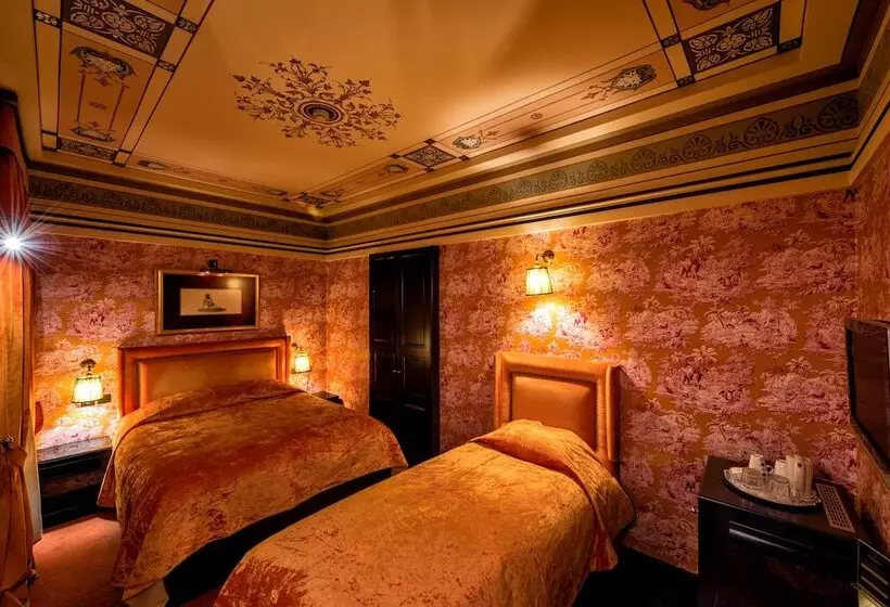 اتاق استاندارد سه نفره, Maison Grecque Hotel Extraordinaire