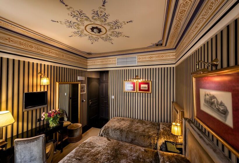 غرفة قياسية ثلاثية, Maison Grecque Hotel Extraordinaire