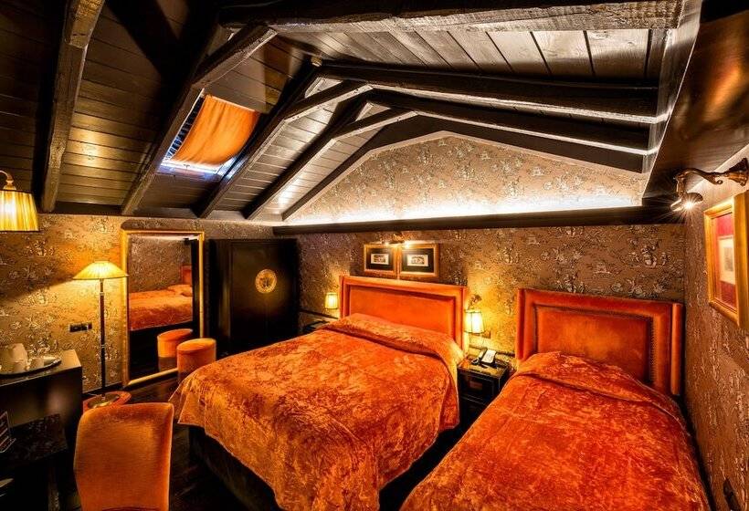 غرفة قياسية ثلاثية, Maison Grecque Hotel Extraordinaire