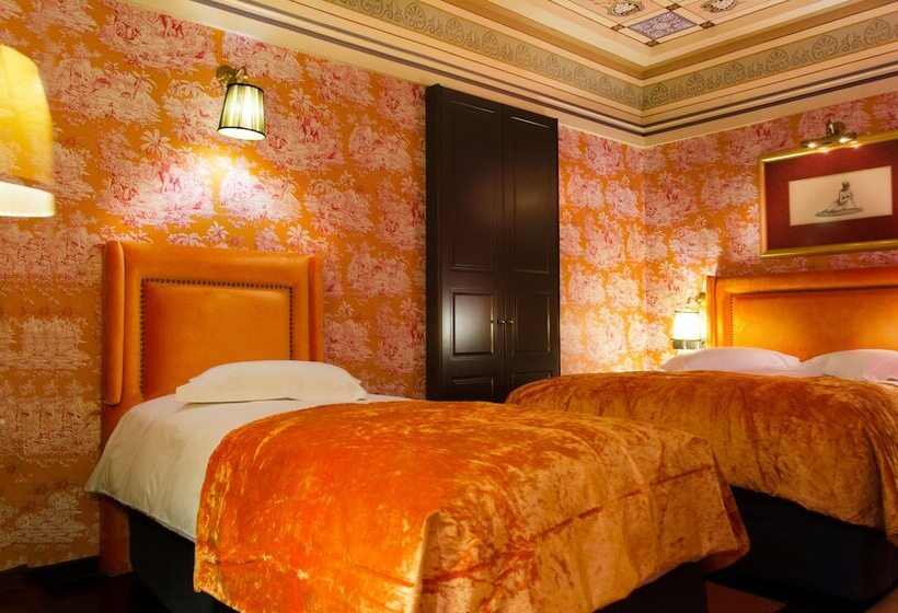 Номер Стандарт Трехместный, Maison Grecque Hotel Extraordinaire