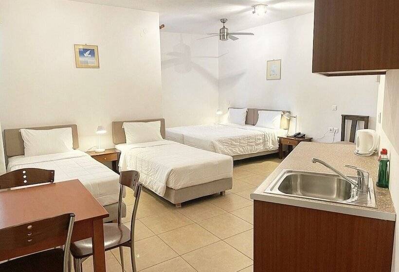 חדר אקונומי לארבעה, Pal Beach