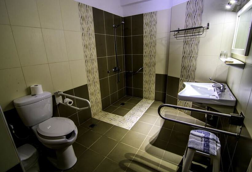 חדר אקונומי לארבעה, Pal Beach