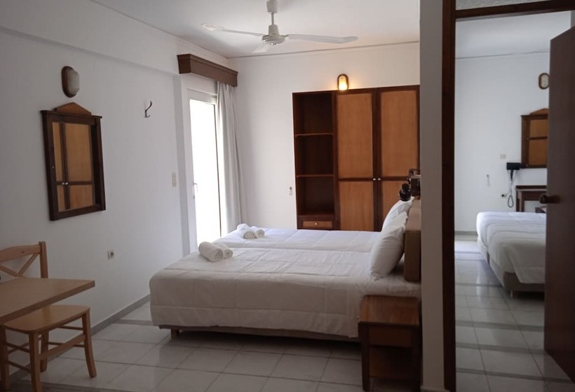 חדר סטנדרט לארבעה נוף לים, Pal Beach