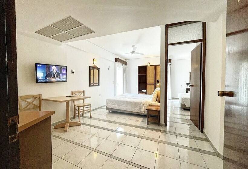 غرفة قياسية رباعية مطلة على البحر, Pal Beach