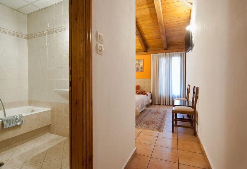 标准三人间, Pan