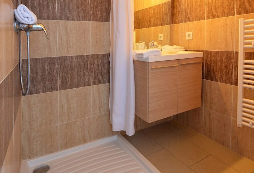 Апартаменты 2 Спальни Вид на Море, Residence Les Calanques