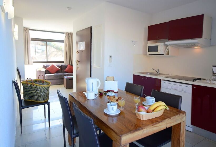 Апартаменты 2 Спальни Вид на Море, Residence Les Calanques