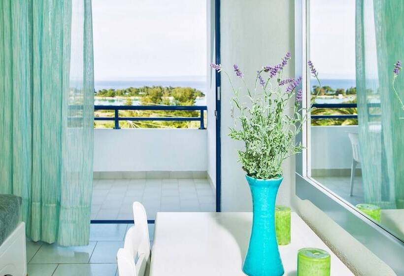 غرفة سوبيريور مطلّة علي البحر, Xenios Port Marina