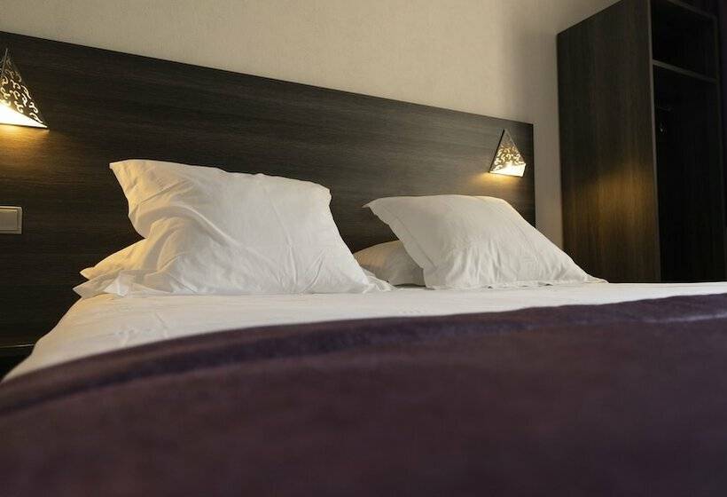 غرفة قياسية, Logis Hotel Restaurant Spa Les Oliviers