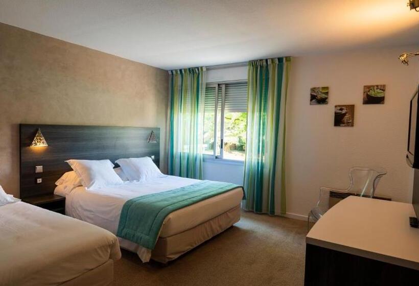 غرفة سوبيريور مطلة على المتنزه, Logis Hotel Restaurant Spa Les Oliviers