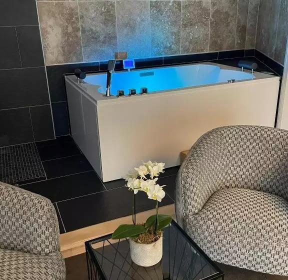 ハイドロマッサージバス付きスイート, Logis Hotel Restaurant Spa Les Oliviers